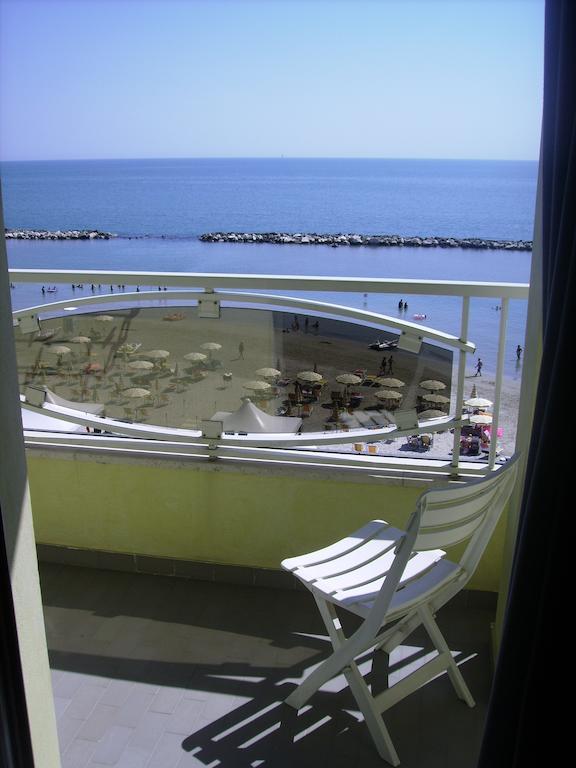 Hotel La Perla Cupra Marittima Exterior photo